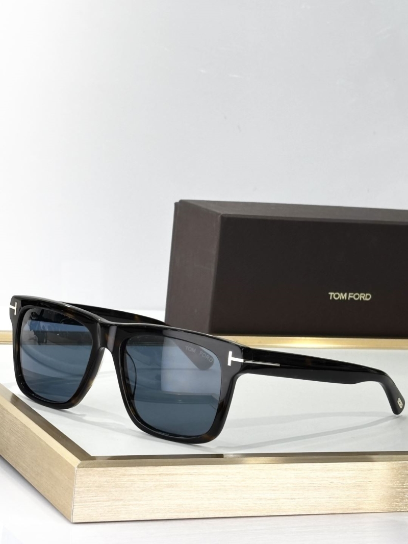 TOM FORD